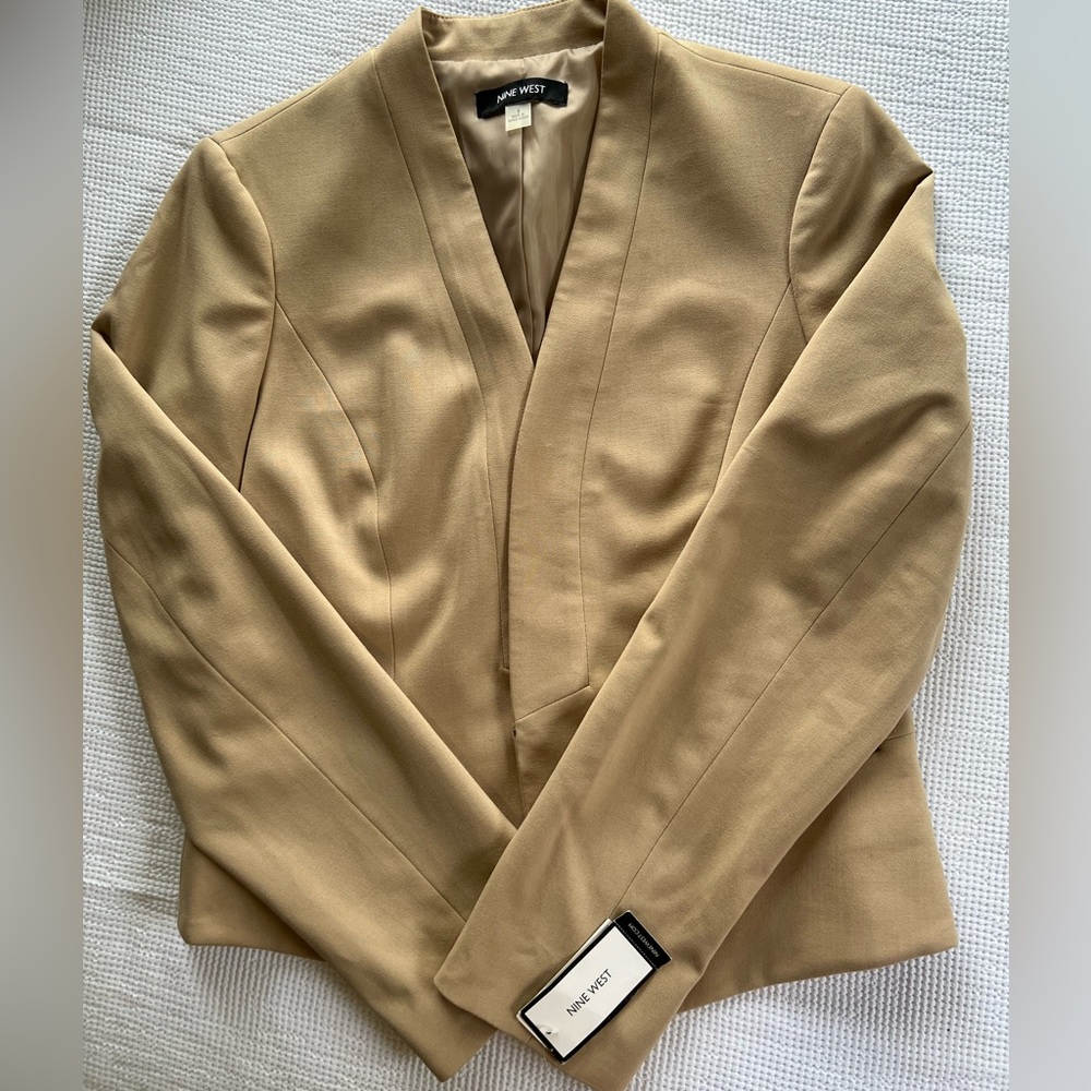 Nine West blazer size 4 color khaki